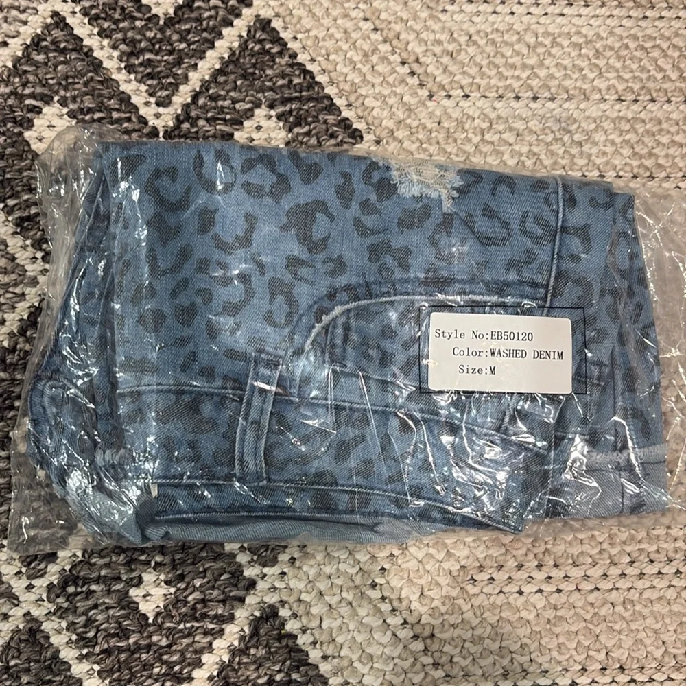 EASEL brand new with tag Blue Leopard Print Women's Shorts - Picture 7 of 10